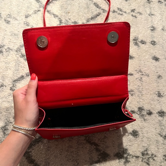 Red purse - Picture 2 of 4